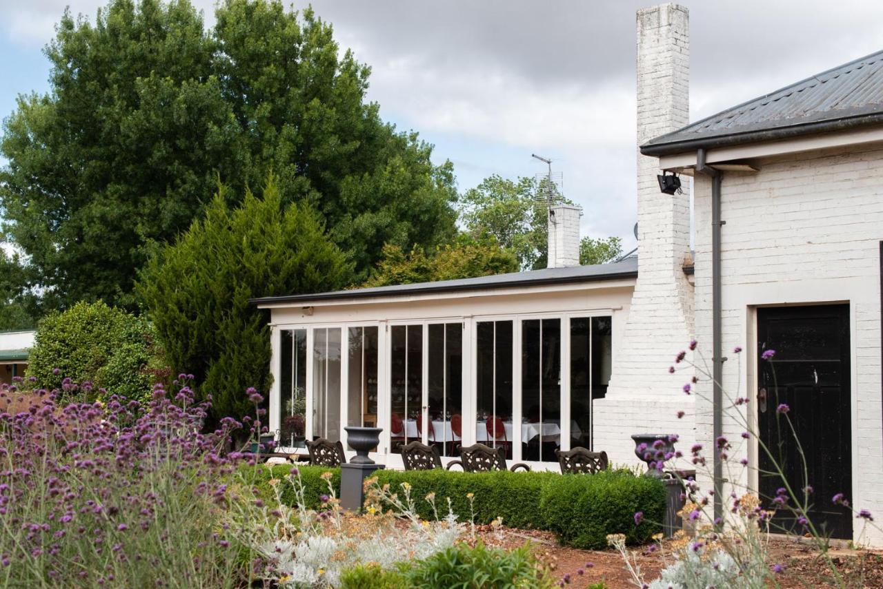 Fitzpatricks Inn Westbury Exterior photo