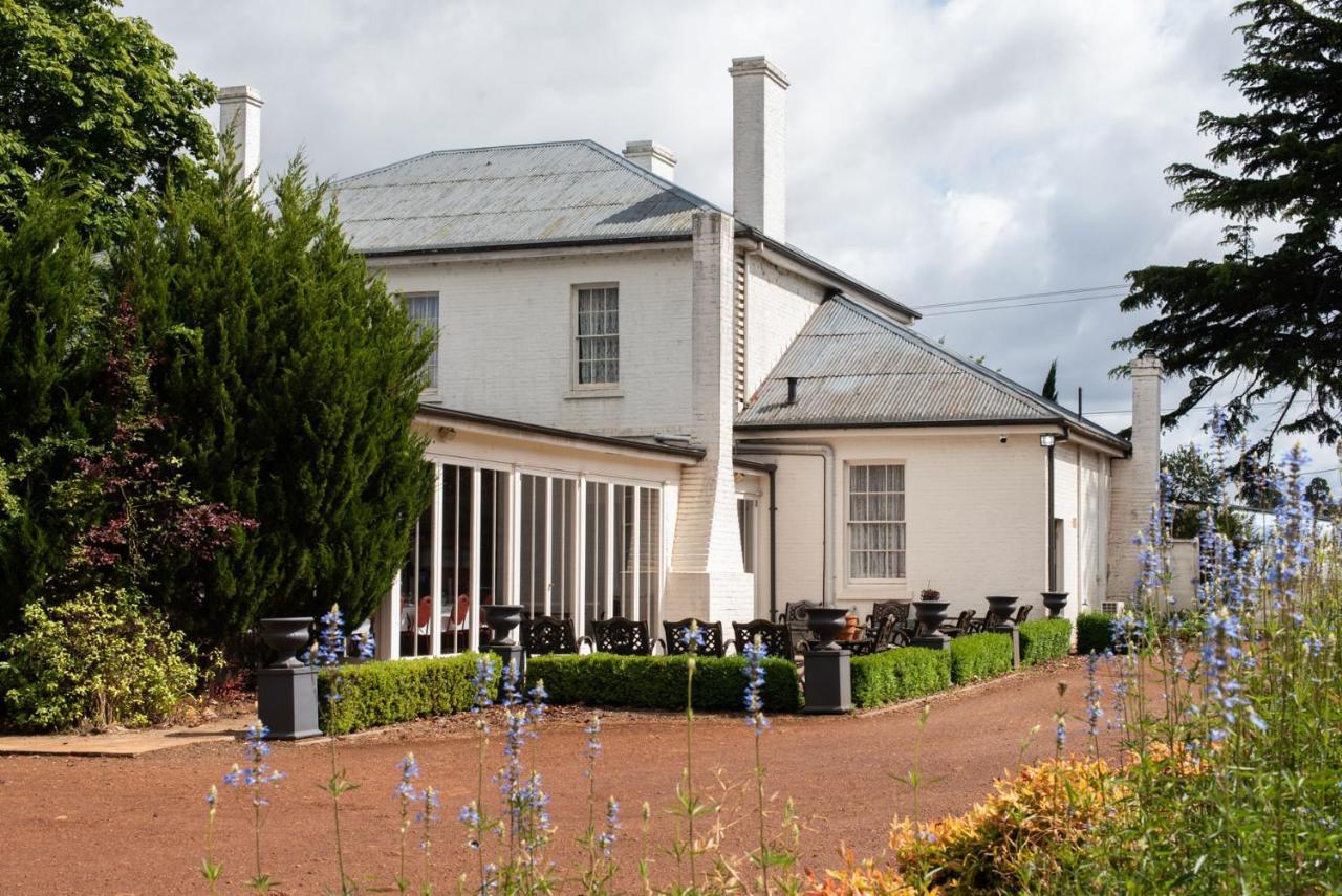 Fitzpatricks Inn Westbury Exterior photo